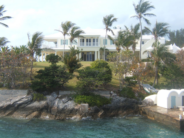 Yellow house in Bermuda