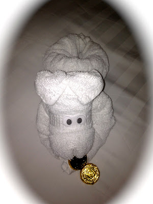 Puppy towel animal with gold chocolate coins