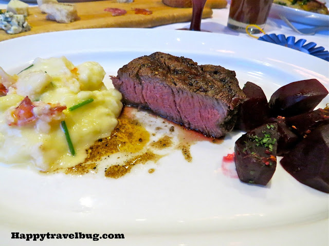 Filet, mashed potatoes and beets