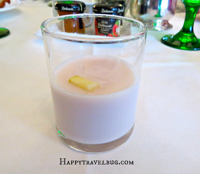 an amuse bouche of grape and apple smoothie