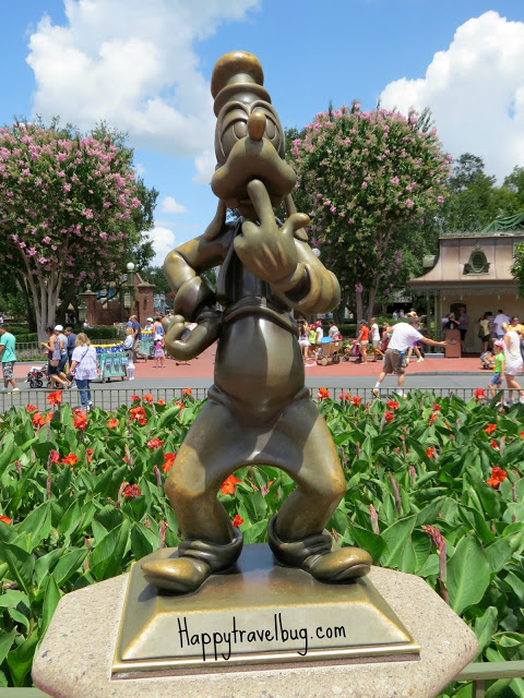 Goofy sculpture at Disney World