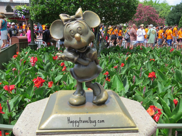 Minnie Mouse sculpture at Disney World