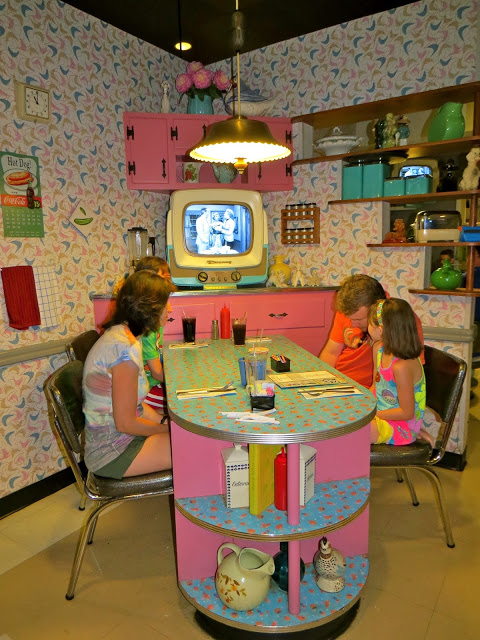 One seating area at 50's Prime Time Cafe in Hollywood Studios