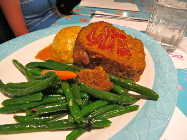 Meatloaf, mashed potatoes and green beans at the 50's Prime Time Cafe